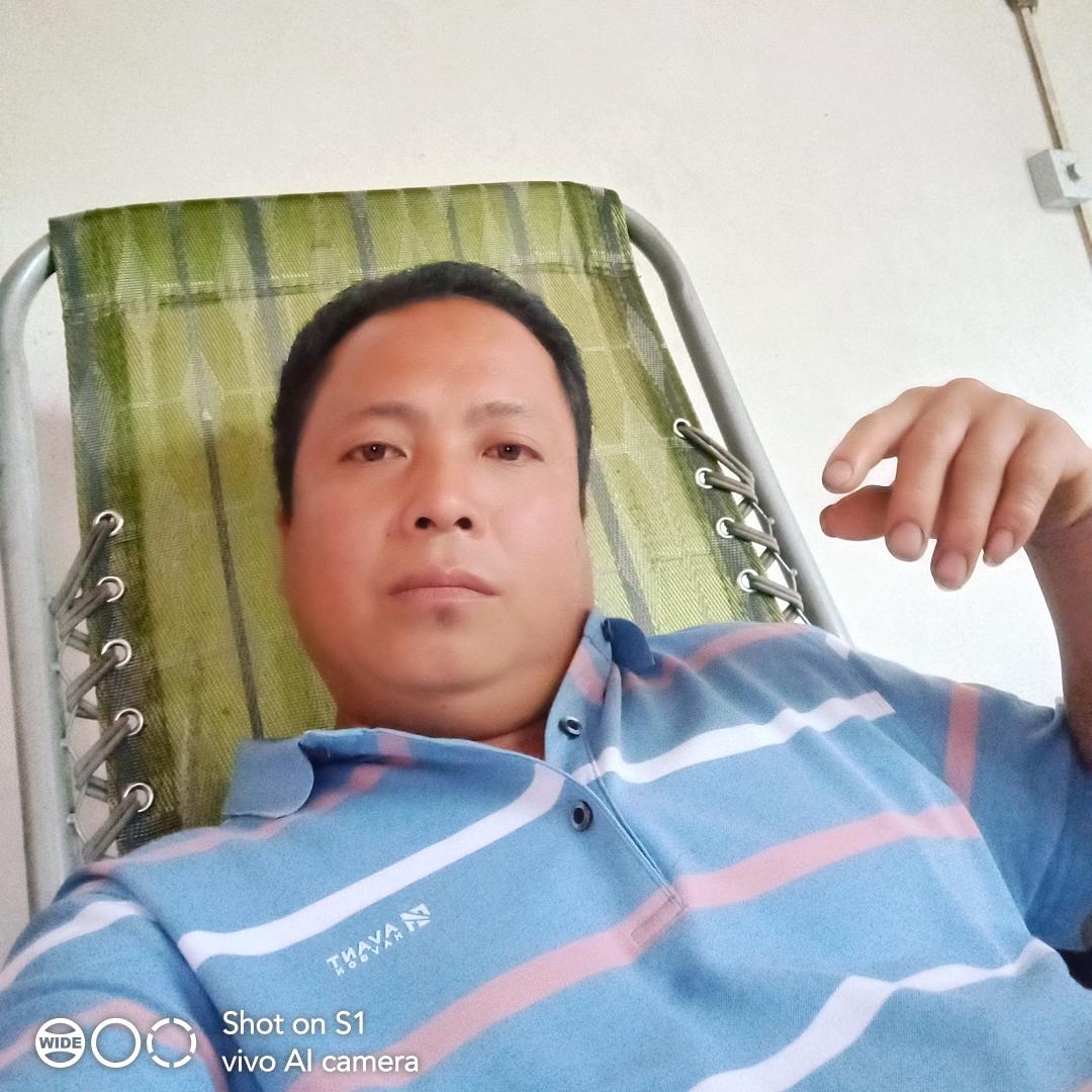 养猪友哥头像