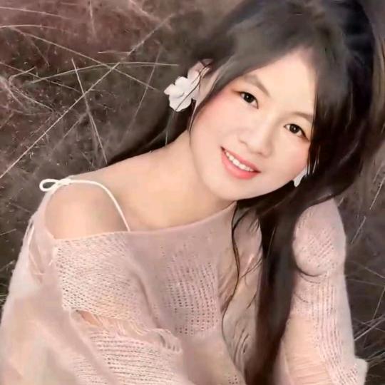 倾城悲伤的沈知暮头像